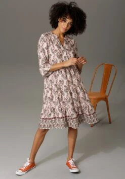 Tamaris Midi-jurk Comfortabele Jersey 33 Tamaris Midi-jurk Comfortabele Jersey -TrendyTijd Verkoop aniston casual tuniekjurk met speels paisleydessin roze