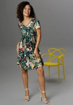 Jurk In A-lijn Gedessineerde Jurk -TrendyTijd Verkoop aniston casual zomerjurk tropical print met papegaaien bloemen en bladeren multicolor