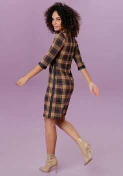 Aniston SELECTED Geruite Jurk Met Tapes Aan De Mouwen En Langs De Zijnaden - Nieuwe Collectie -TrendyTijd Verkoop aniston selected geruite jurk met tapes aan de mouwen en langs de zijnaden nieuwe collectie bruin 1