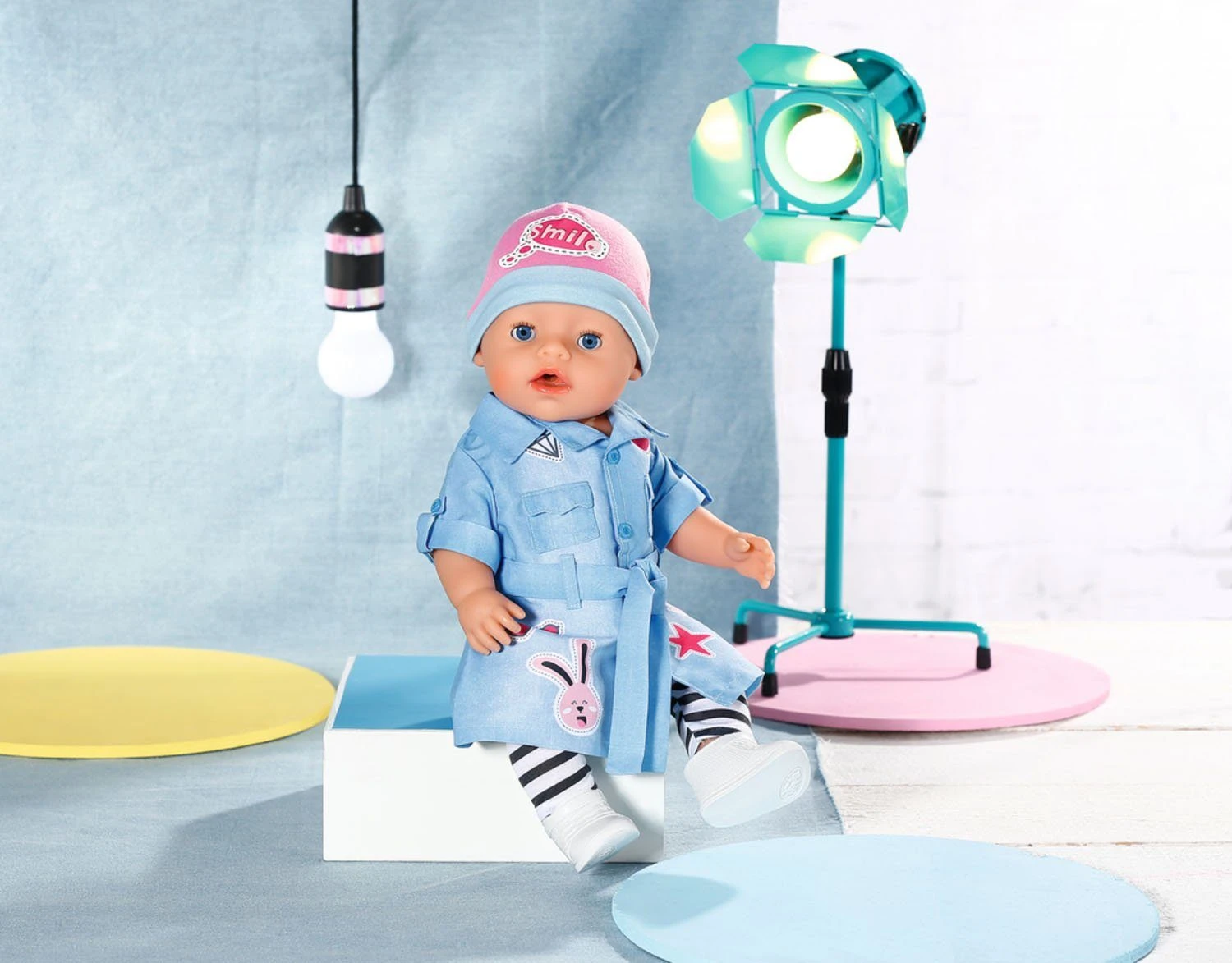 Baby Born Poppenkleding Deluxe Jeans Jurk, 43 Cm 4 Baby Born Poppenkleding Deluxe Jeans Jurk, 43 Cm - Afbeelding 2