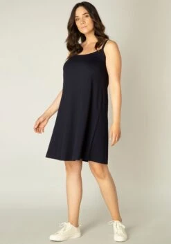 Base Level Curvy Jurk In Overgooiermodel Alissa Verstelbare Bandjes -TrendyTijd Verkoop base level curvy jurk in overgooiermodel alissa verstelbare bandjes blauw 3