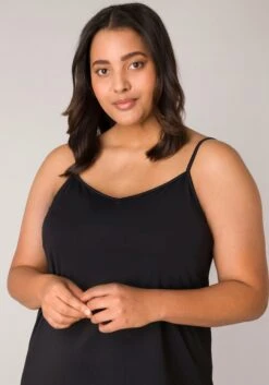 Base Level Curvy Jurk In Overgooiermodel Yanira In Een Zachte, Soepele Kwaliteit 23 Base Level Curvy Jurk In Overgooiermodel Yanira In Een Zachte, Soepele Kwaliteit -TrendyTijd Verkoop base level curvy jurk in overgooiermodel yanira in een zachte soepele kwaliteit zwart 2