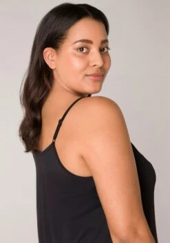 Base Level Curvy Jurk In Overgooiermodel Yanira In Een Zachte, Soepele Kwaliteit 24 Base Level Curvy Jurk In Overgooiermodel Yanira In Een Zachte, Soepele Kwaliteit -TrendyTijd Verkoop base level curvy jurk in overgooiermodel yanira in een zachte soepele kwaliteit zwart 3