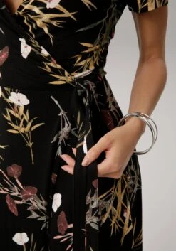 Laura Scott Midi-jurk In Wikkel-look - Nieuwe Collectie 25 Laura Scott Midi-jurk In Wikkel-look - Nieuwe Collectie -TrendyTijd Verkoop laura scott midi jurk in wikkel look nieuwe collectie zwart 3