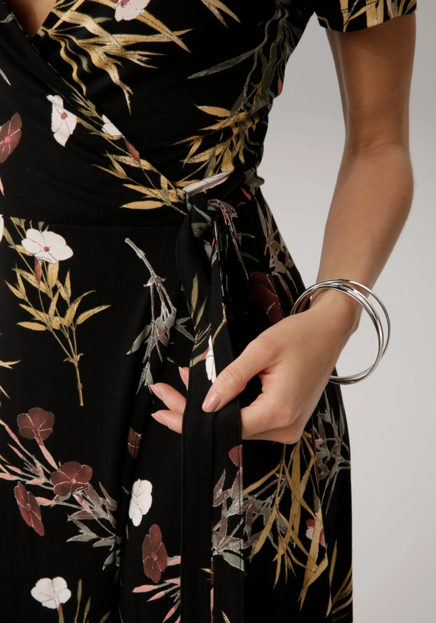 Laura Scott Midi-jurk In Wikkel-look - Nieuwe Collectie 6 Laura Scott Midi-jurk In Wikkel-look - Nieuwe Collectie - Afbeelding 4