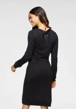 Only Gedessineerde Jurk ONLNILA S/S V-NECK DRESS Met Volant 19 Only Gedessineerde Jurk ONLNILA S/S V-NECK DRESS Met Volant -TrendyTijd Verkoop laura scott tricotjurk met ringen en strikdetail zwart 1
