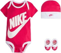 Name It Tulen Jurk NKFVABOSS SPENCER 20 Name It Tulen Jurk NKFVABOSS SPENCER -TrendyTijd Verkoop nike sportswear babyuitzet futura logo set 3 delig rood