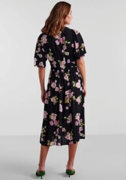 Pieces Gedessineerde Jurk PCTALA SS MIDI DRESS NOOS BC 23 Pieces Gedessineerde Jurk PCTALA SS MIDI DRESS NOOS BC -TrendyTijd Verkoop pieces gedessineerde jurk pctala ss midi dress noos bc 5