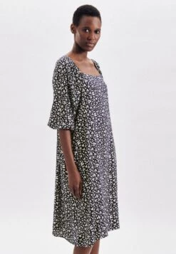 Tommy Hilfiger Curve Midi-jurk CRV WRAP LONG SLEEVE MIDI DRESS -TrendyTijd Verkoop seidensticker zomerjurk zwarte roos 3 4 mouwen carre in bloemmotief blauw 1