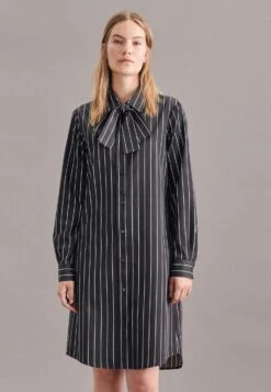 MUSTANG Midi-jurk FERNANDA 31 MUSTANG Midi-jurk FERNANDA -TrendyTijd Verkoop seidensticker zomerjurk zwarte roos lange mouwen kraag strepen zwart 1