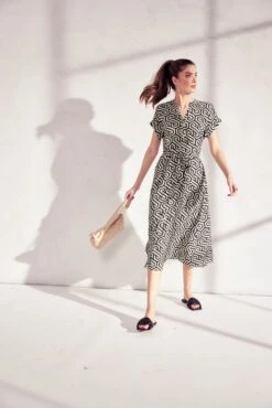 Tamaris Jurk Met Overhemdkraag In Midi Lengte (set, 2-delig, Met Een Bindceintuur) -TrendyTijd Verkoop tamaris jurk met overhemdkraag in midi lengte set 2 delig met een bindceintuur 8