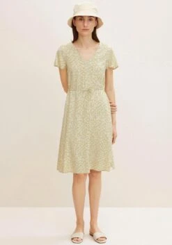 Tom Tailor Gedessineerde Jurk Met Een V-hals En Bindceintuur In De Taille -TrendyTijd Verkoop tom tailor gedessineerde jurk met een v hals en bindceintuur in de taille groen 3