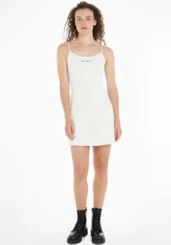 Vero Moda Mini-jurk VMGOLD RIB SS O-NECK SHORT DRESS 20 Vero Moda Mini-jurk VMGOLD RIB SS O-NECK SHORT DRESS -TrendyTijd Verkoop tommy jeans jurk met spaghettibandjes tjw color serif flare dress