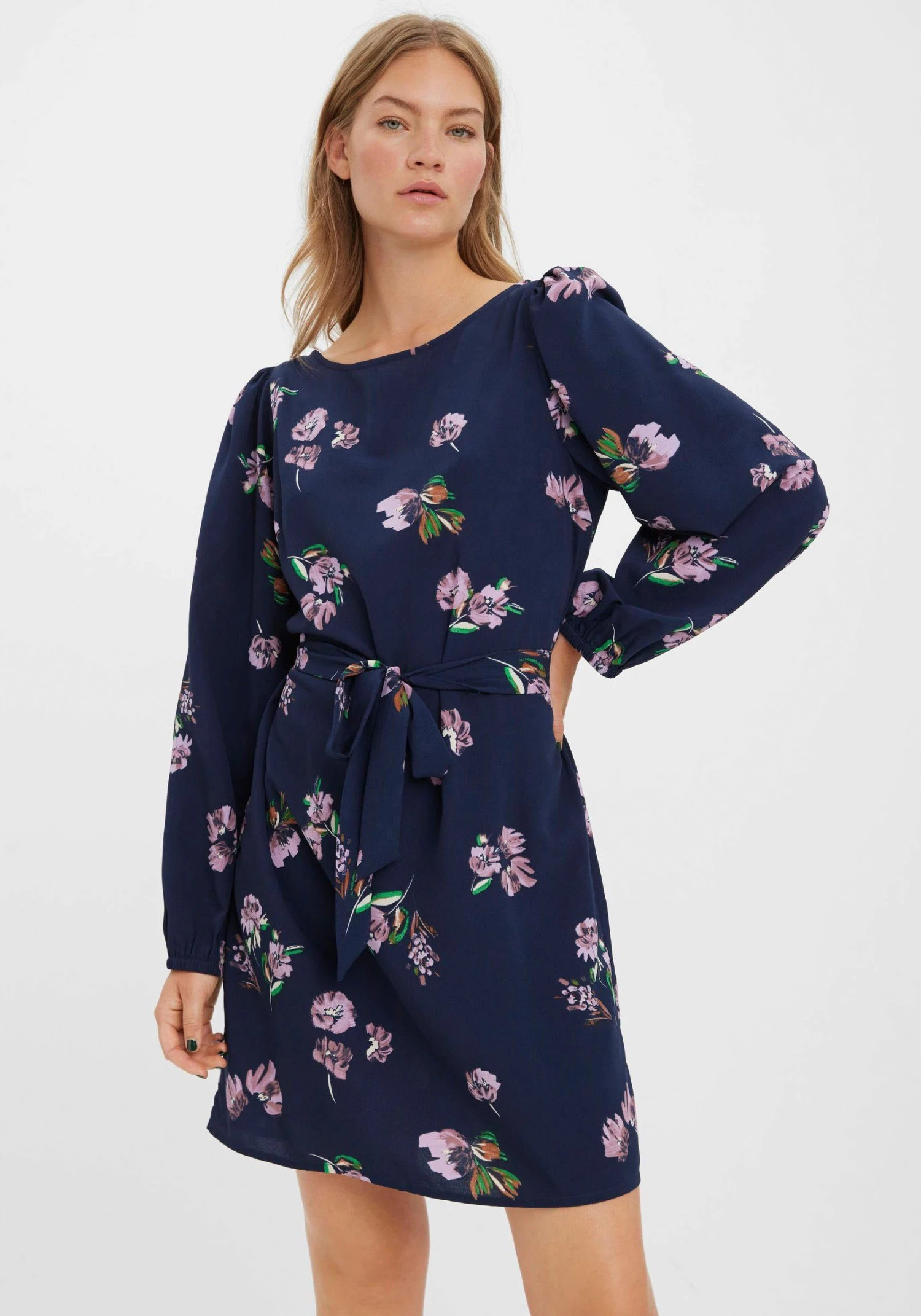 Vero Moda Gedessineerde Jurk VMLYDIA LS SHORT DRESS WVN 3 Vero Moda Gedessineerde Jurk VMLYDIA LS SHORT DRESS WVN