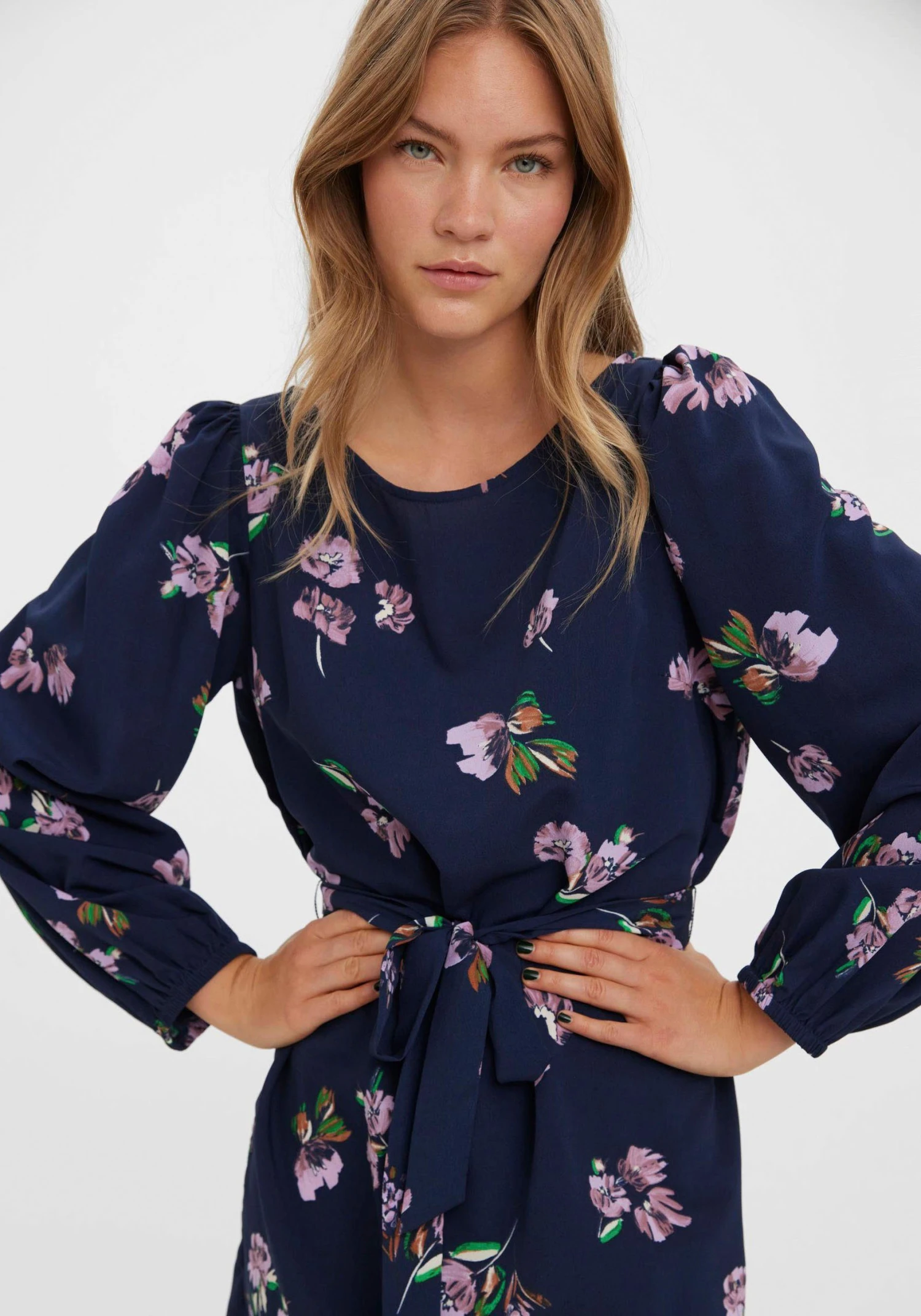 Vero Moda Gedessineerde Jurk VMLYDIA LS SHORT DRESS WVN 5 Vero Moda Gedessineerde Jurk VMLYDIA LS SHORT DRESS WVN - Afbeelding 3