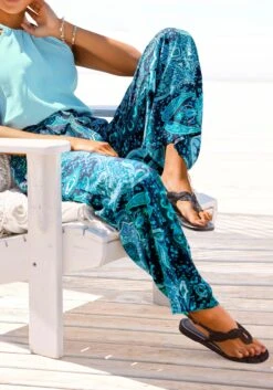 Buffalo Maxi-jurk Met Fijne Bloemenprint 26 Buffalo Maxi-jurk Met Fijne Bloemenprint -TrendyTijd Verkoop vivance palazzobroek en paisleyprint met een bindceintuur blauw