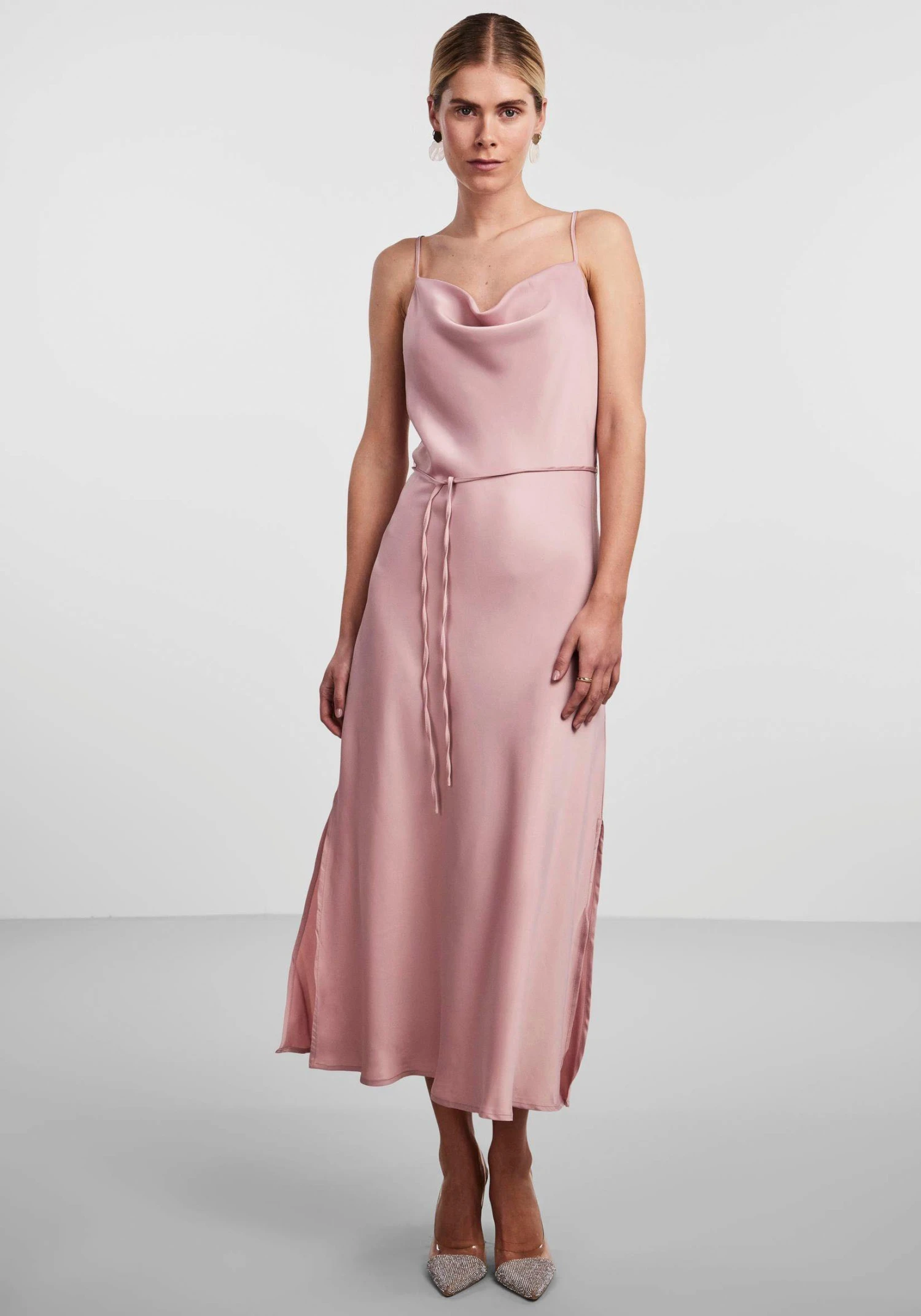 Base Level Curvy Jurk In Overgooiermodel Yanira In Een Zachte, Soepele Kwaliteit 13 Base Level Curvy Jurk In Overgooiermodel Yanira In Een Zachte, Soepele Kwaliteit - Afbeelding 11